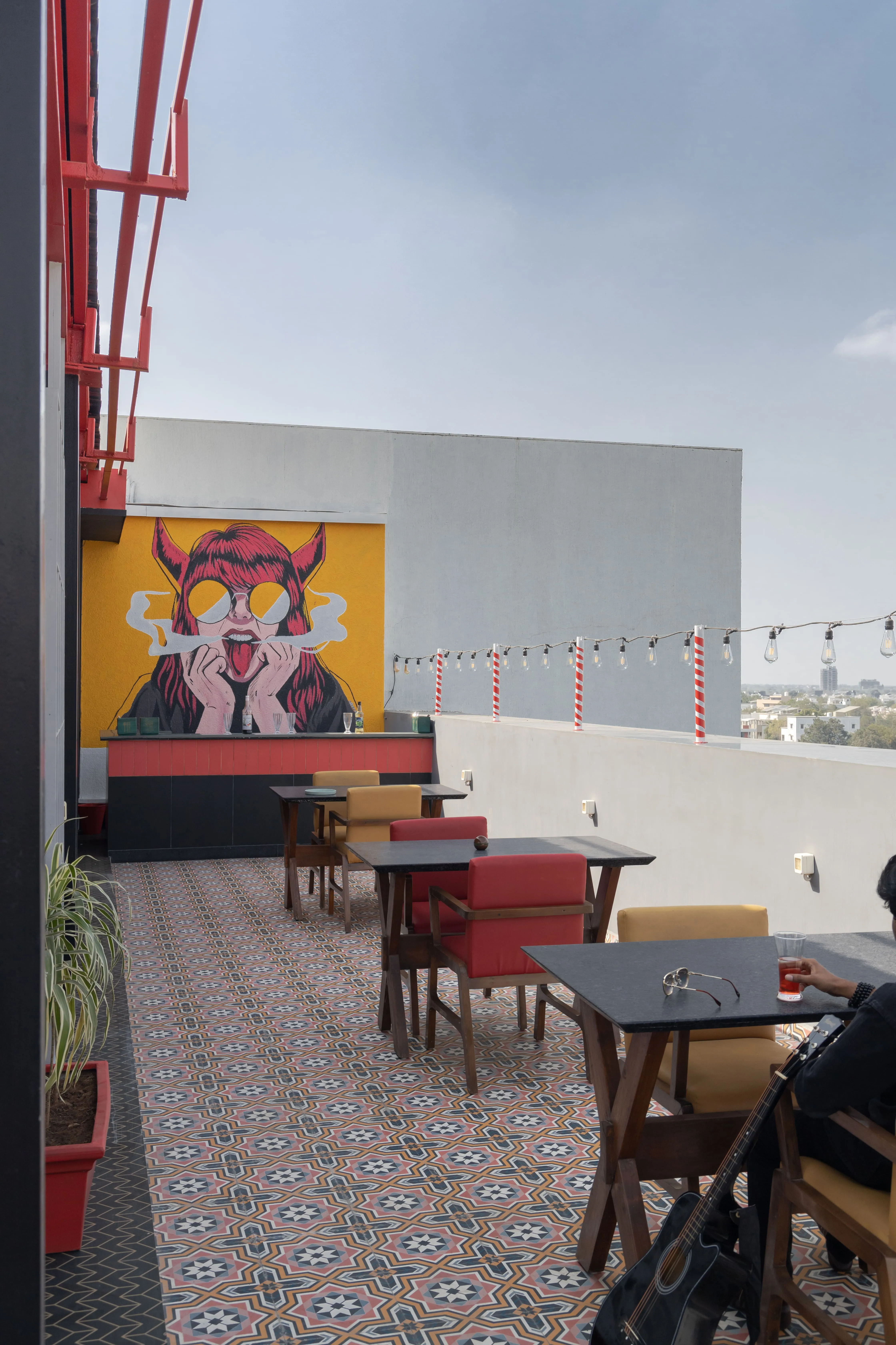 CAFE STREET CIRCUS